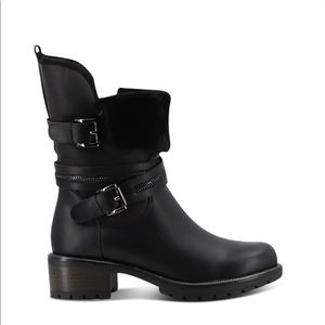Women’s Faux Fur Lined Side Zip Winter Lug Sole Boots in Black Faux Leather